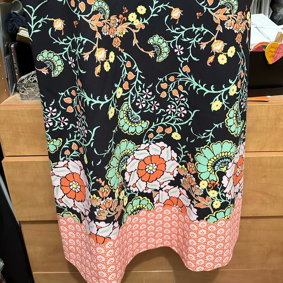 Alice + Olivia Keaton Crewneck Shift Dress - Picture 5 of 11